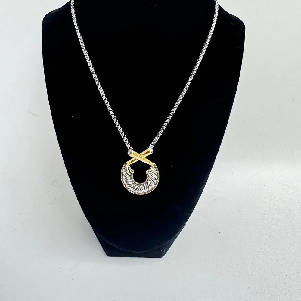 DENKAYS.CALI HORSE SHOE STATEMENT NECKLACE
